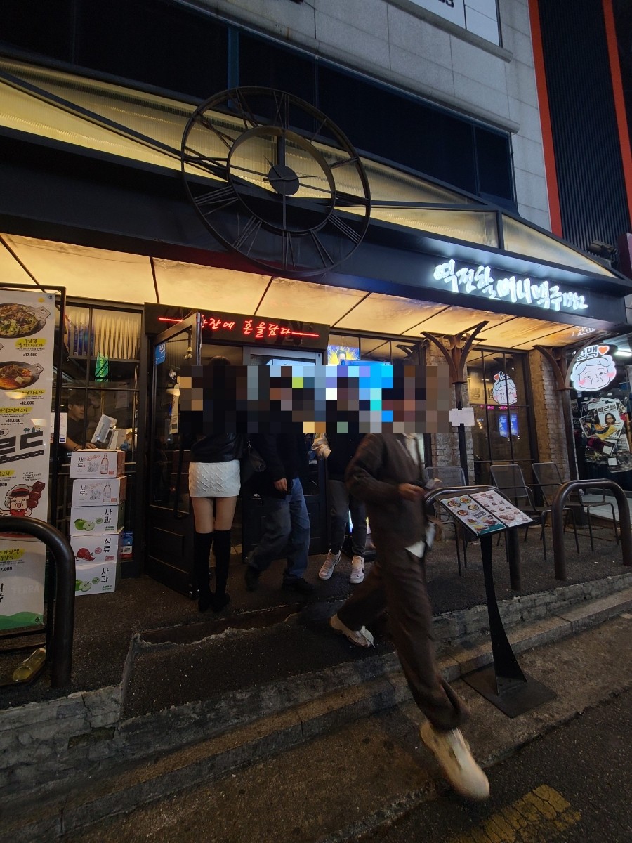역전할머니맥주 홍대점 내부 2